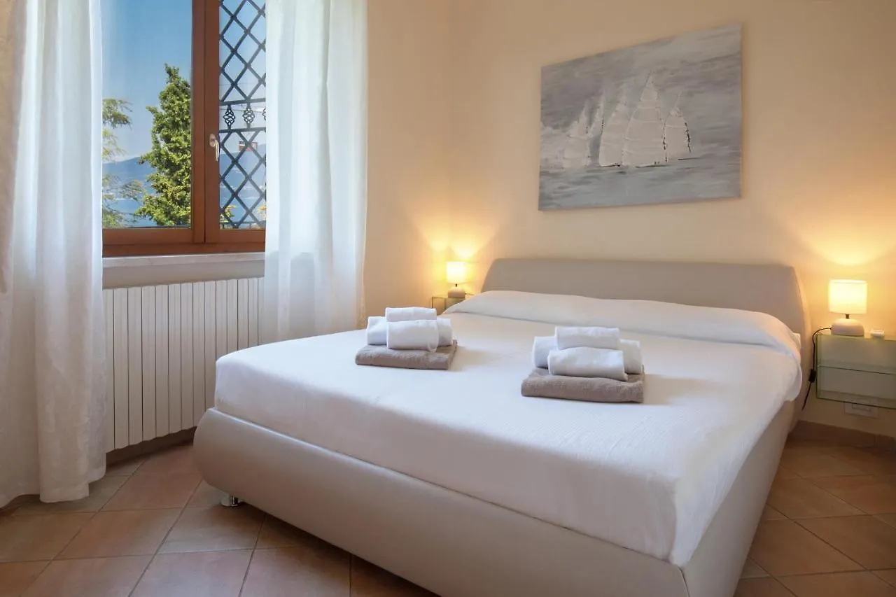 Villa Sybille With Pool And Lake View Torri Del Benaco